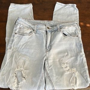 Empyre Light Wash Ripped jeans